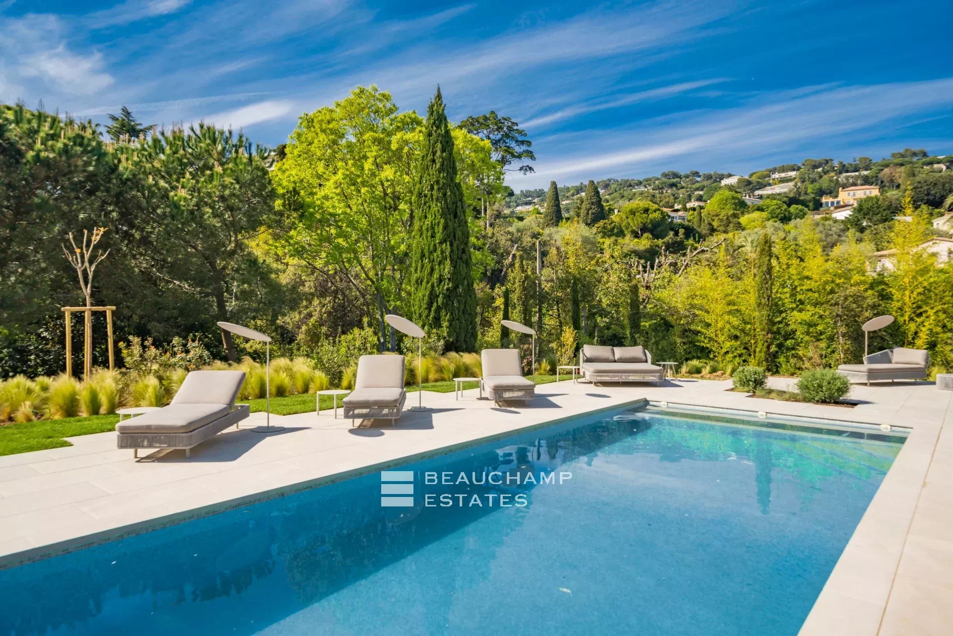 Magnifique villa contemporaine de 7 chambres dans la Californie Magnificent contemporary 7-bedroom villa in Californie