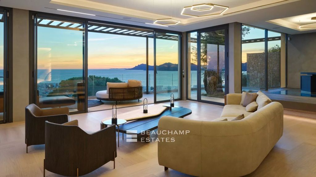 Magnificent contemporary villa located on the hills of Cannes