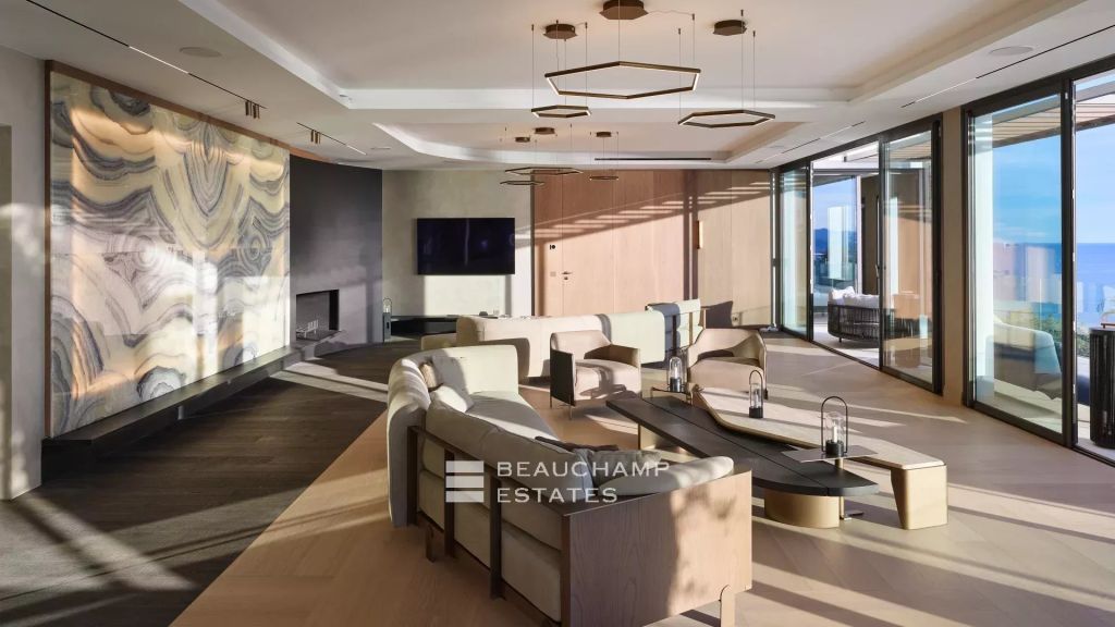 Magnificent contemporary villa located on the hills of Cannes