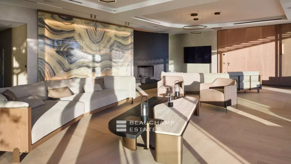 Magnificent contemporary villa located on the hills of Cannes