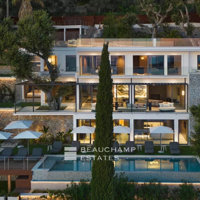 Magnifique villa contemporaine située sur les hauteurs de Cannes