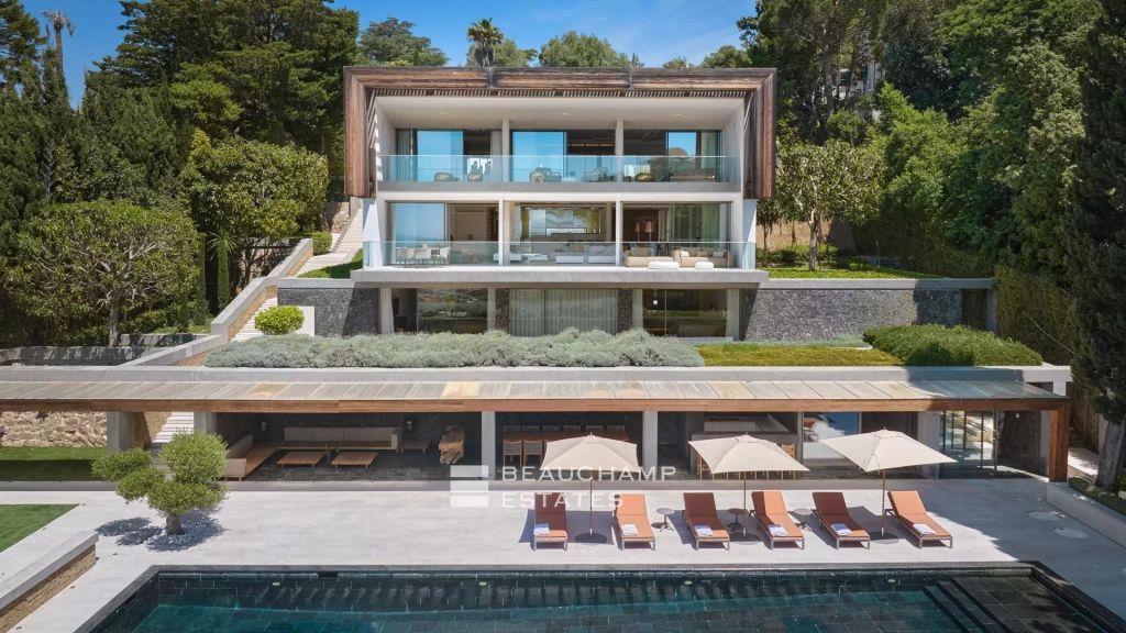 Magnificent contemporary villa with 7 bedrooms in the heart of Cannes Californie, with pool and tennis court