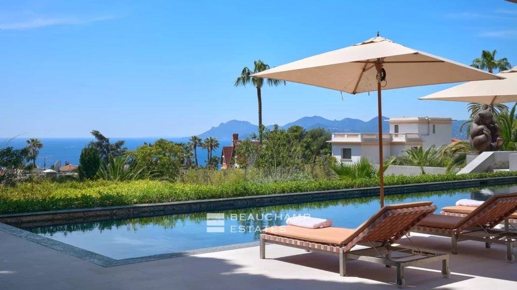 Magnificent contemporary villa with 7 bedrooms in the heart of Cannes Californie, with pool and tennis court