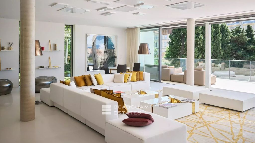 Magnificent contemporary villa with 7 bedrooms in the heart of Cannes Californie, with pool and tennis court