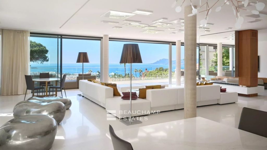 Magnificent contemporary villa with 7 bedrooms in the heart of Cannes Californie, with pool and tennis court