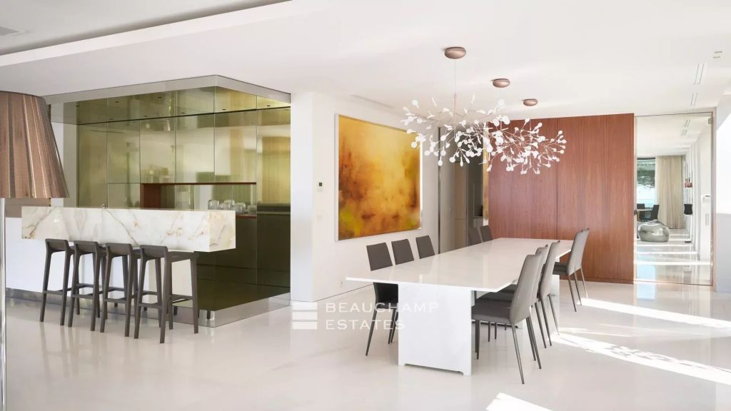 Magnificent contemporary villa with 7 bedrooms in the heart of Cannes Californie, with pool and tennis court