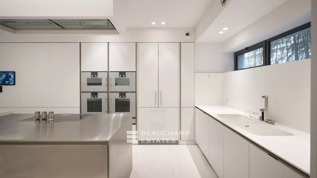 Magnificent contemporary villa with 7 bedrooms in the heart of Cannes Californie, with pool and tennis court