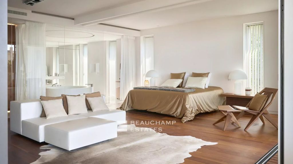 Magnificent contemporary villa with 7 bedrooms in the heart of Cannes Californie, with pool and tennis court