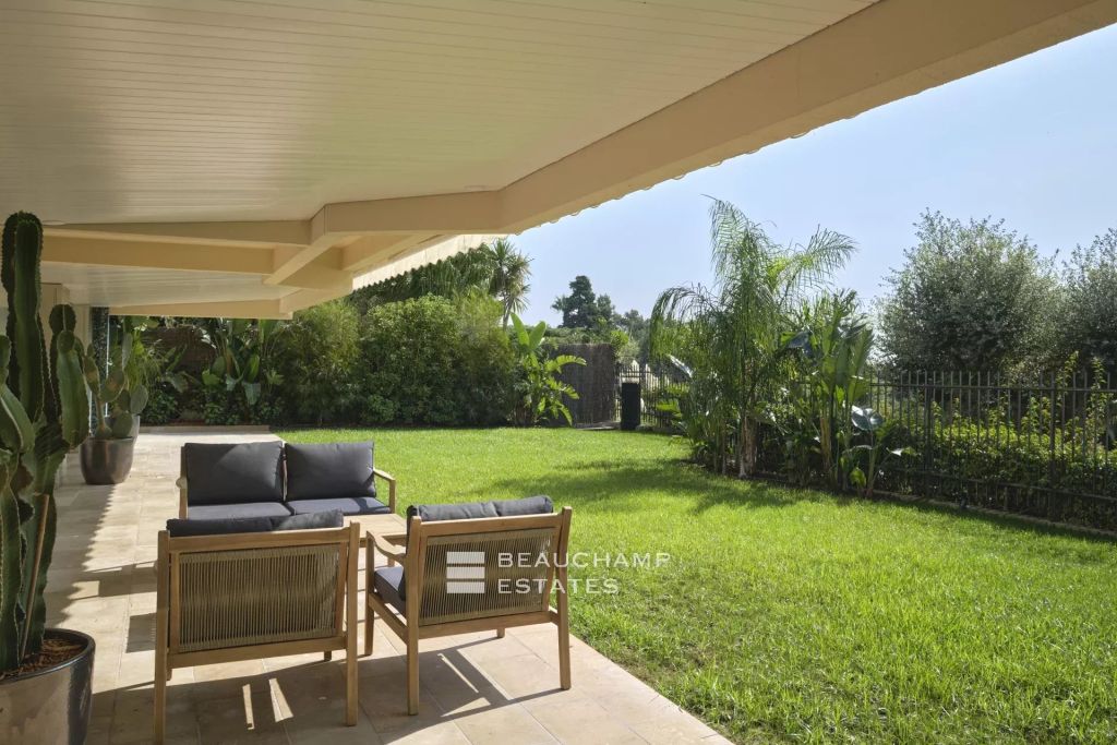 Magnificent, luminous villa in the heart of a private, secure estate