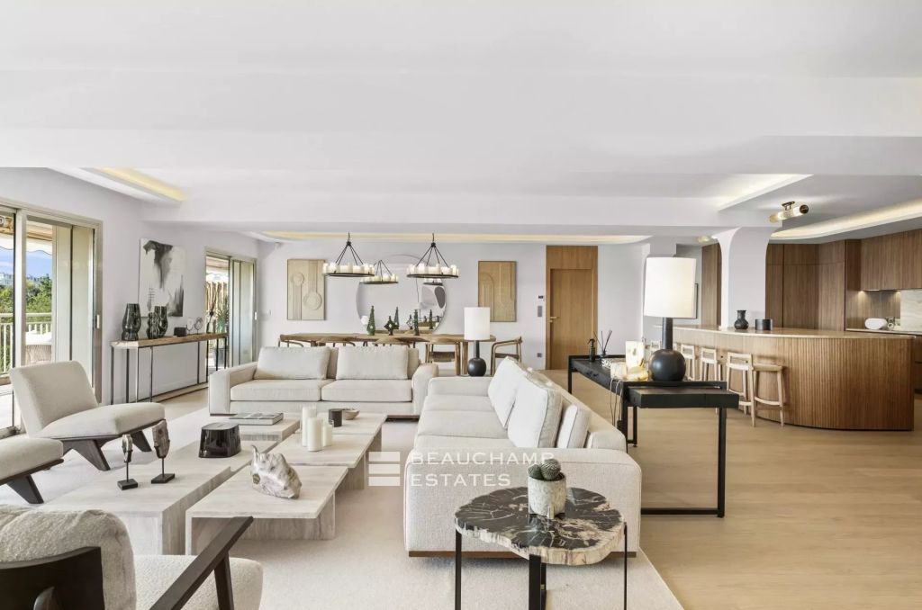 Magnificent, luminous villa in the heart of a private, secure estate