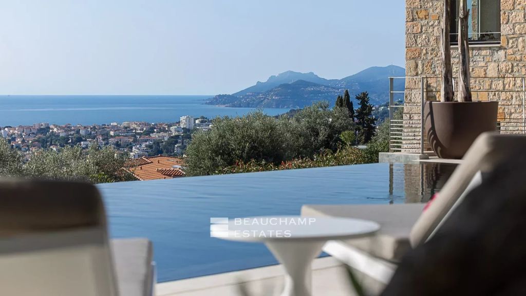 Magnificent Neo-Provençal villa with panoramic sea view over the bay of Cannes