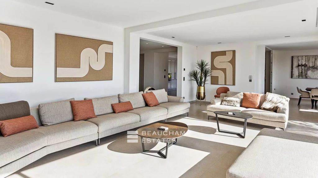 Magnificent Neo-Provençal villa with panoramic sea view over the bay of Cannes