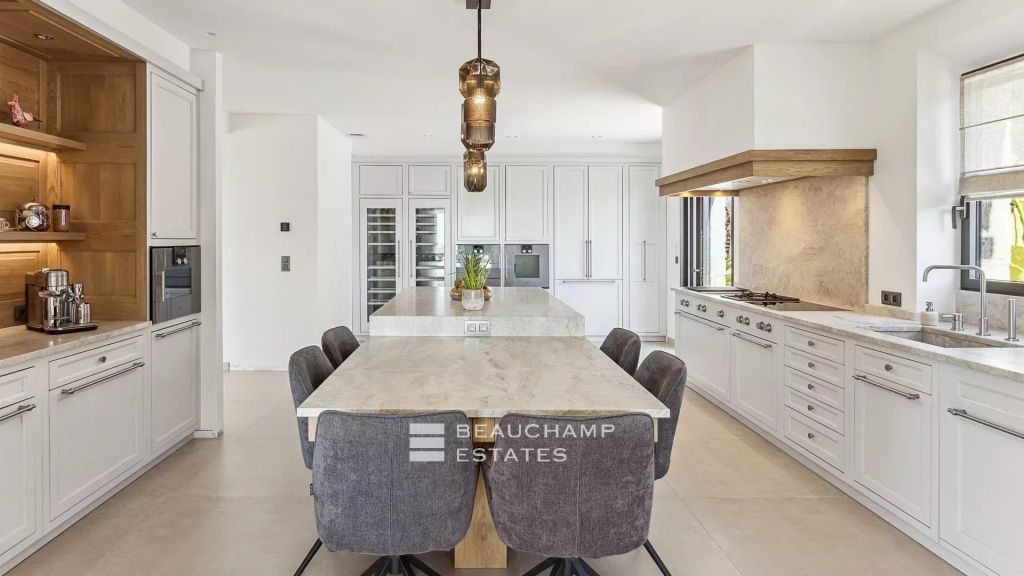 Magnificent Neo-Provençal villa with panoramic sea view over the bay of Cannes