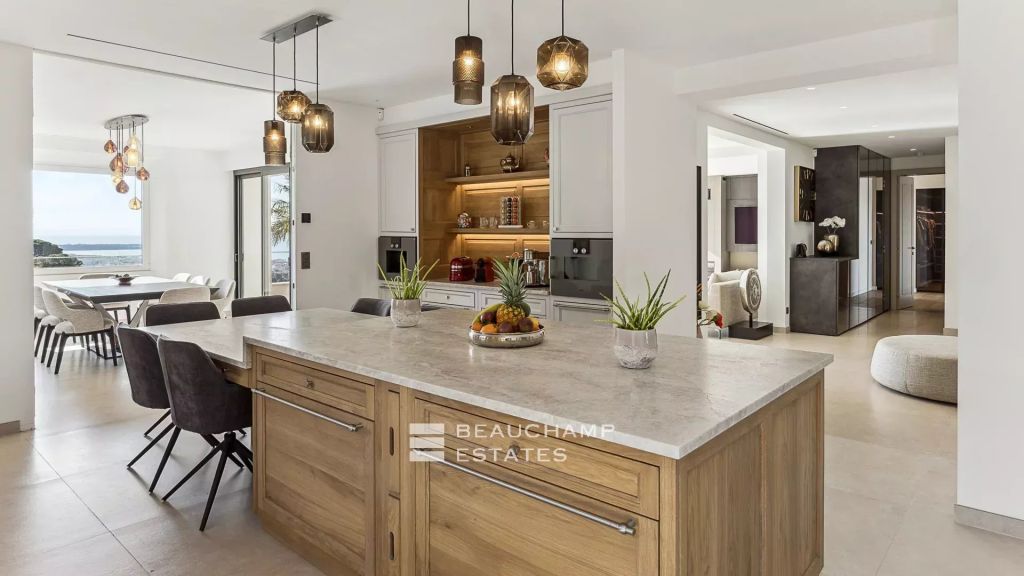 Magnificent Neo-Provençal villa with panoramic sea view over the bay of Cannes