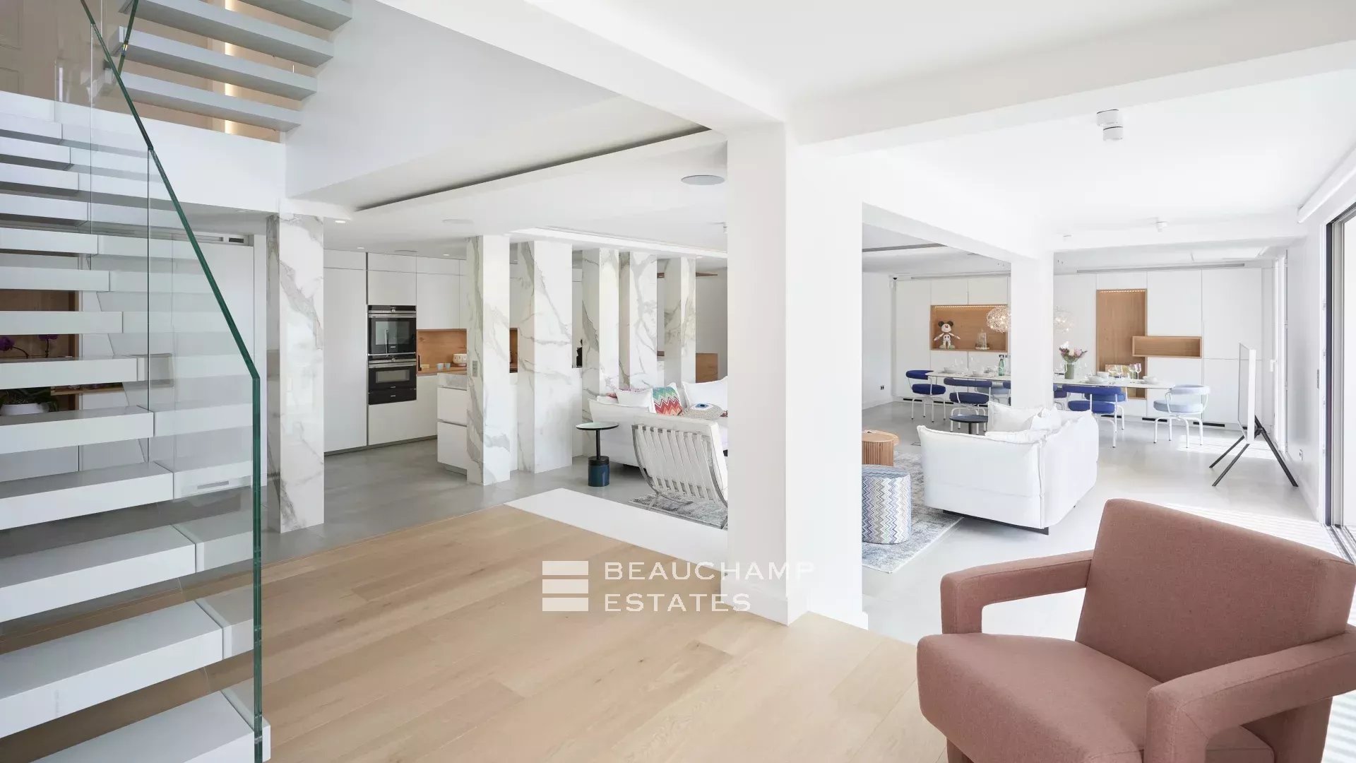 Magnificent provencal villa with 4 bedrooms in the heart of Super Cannes Magnificent provencal villa with 4 bedrooms in the heart of Super Cannes