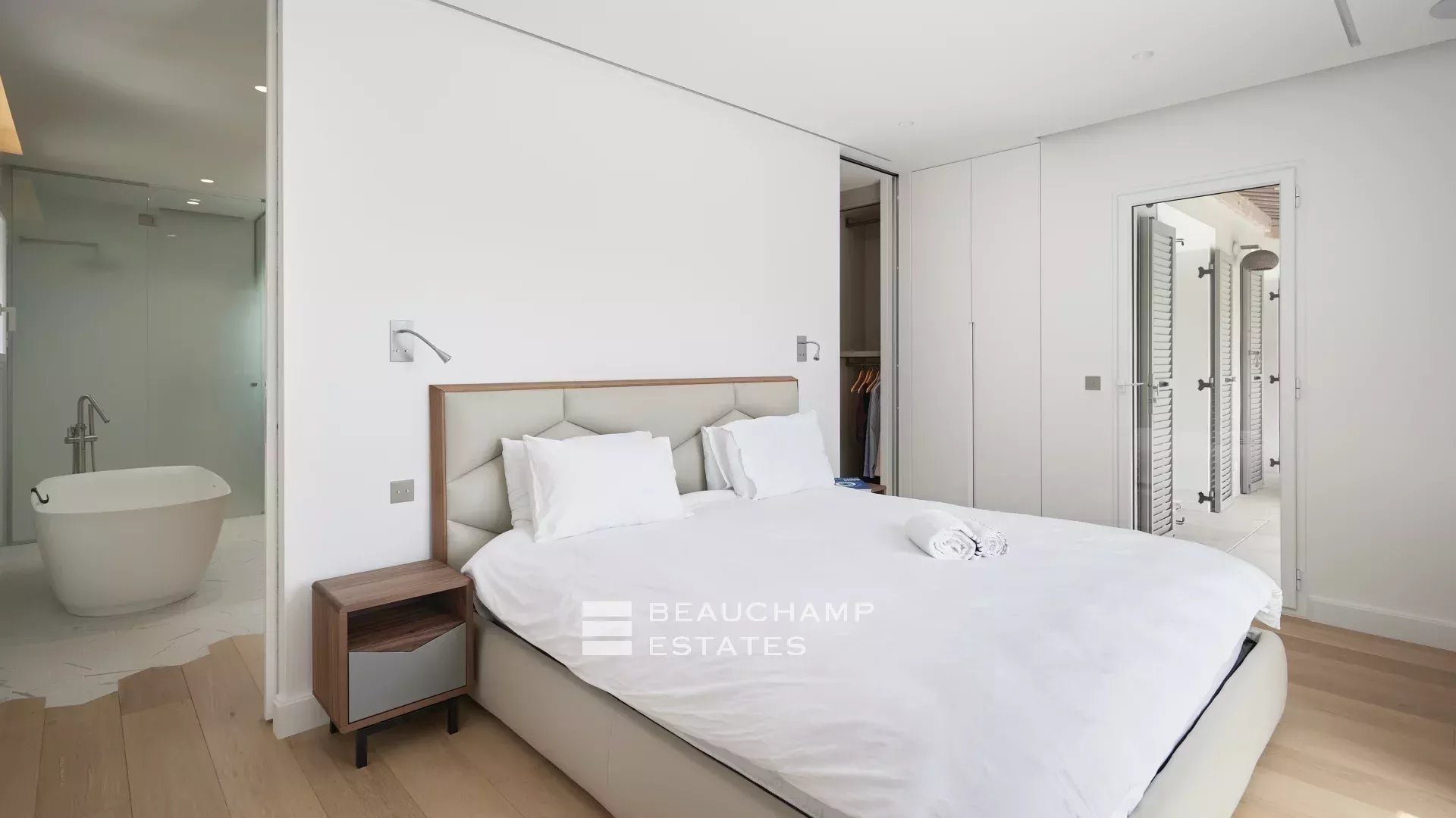 Magnificent provencal villa with 4 bedrooms in the heart of Super Cannes Magnificent provencal villa with 4 bedrooms in the heart of Super Cannes