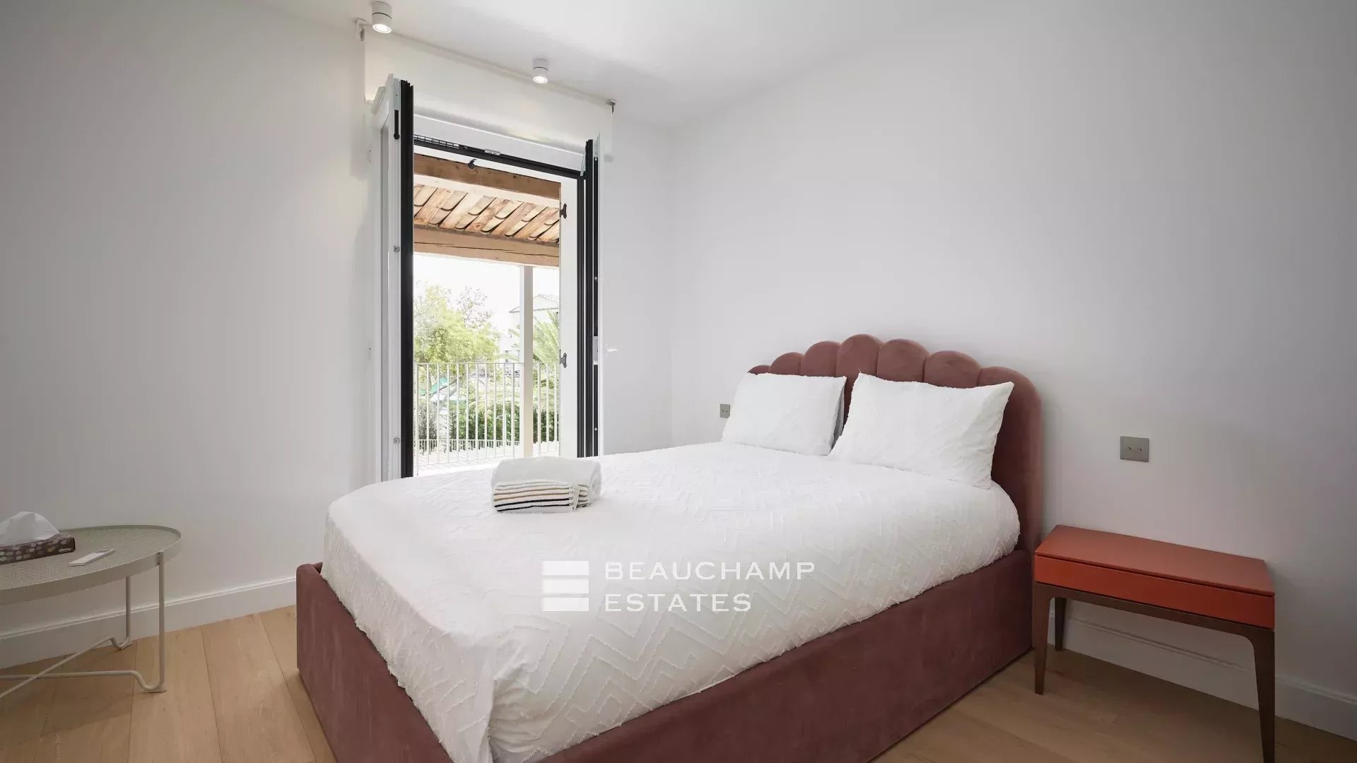 Magnificent provencal villa with 4 bedrooms in the heart of Super Cannes Magnificent provencal villa with 4 bedrooms in the heart of Super Cannes