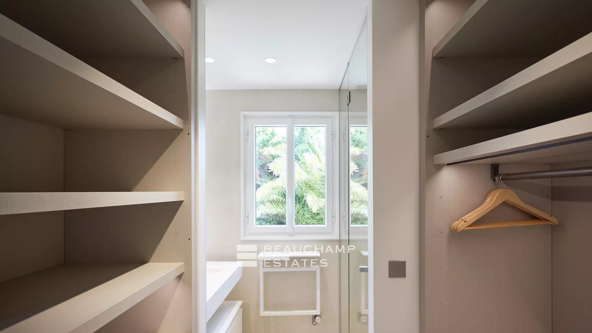 Magnificent provencal villa with 4 bedrooms in the heart of Super Cannes Magnificent provencal villa with 4 bedrooms in the heart of Super Cannes