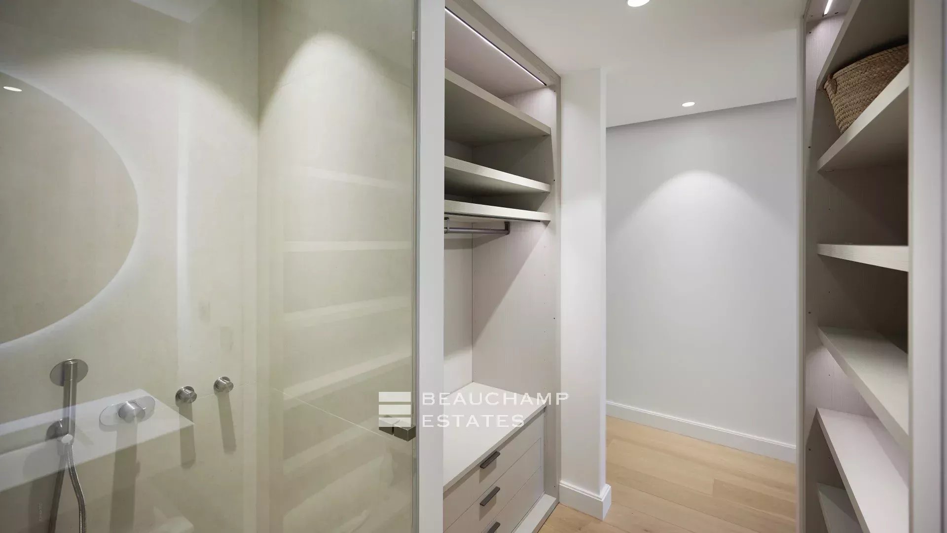 Magnificent provencal villa with 4 bedrooms in the heart of Super Cannes Magnificent provencal villa with 4 bedrooms in the heart of Super Cannes