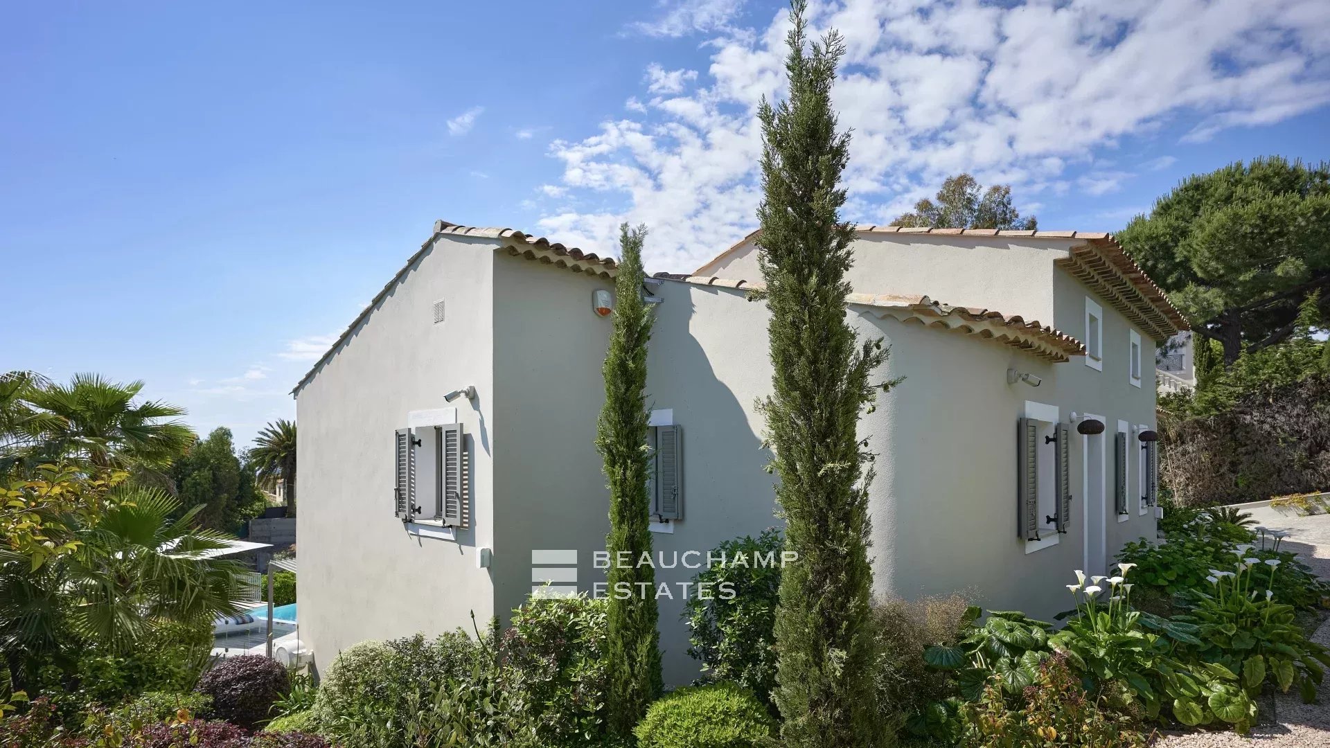 Magnificent provencal villa with 4 bedrooms in the heart of Super Cannes Magnificent provencal villa with 4 bedrooms in the heart of Super Cannes