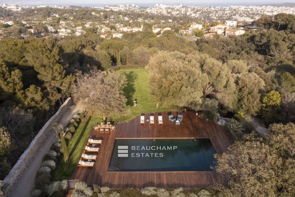 Magnificent renovated property located in Golfe Juan – 6 bedrooms