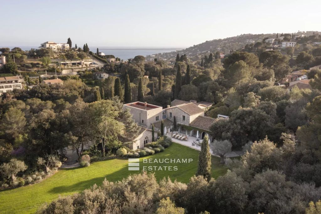 Magnificent renovated property located in Golfe Juan – 6 bedrooms