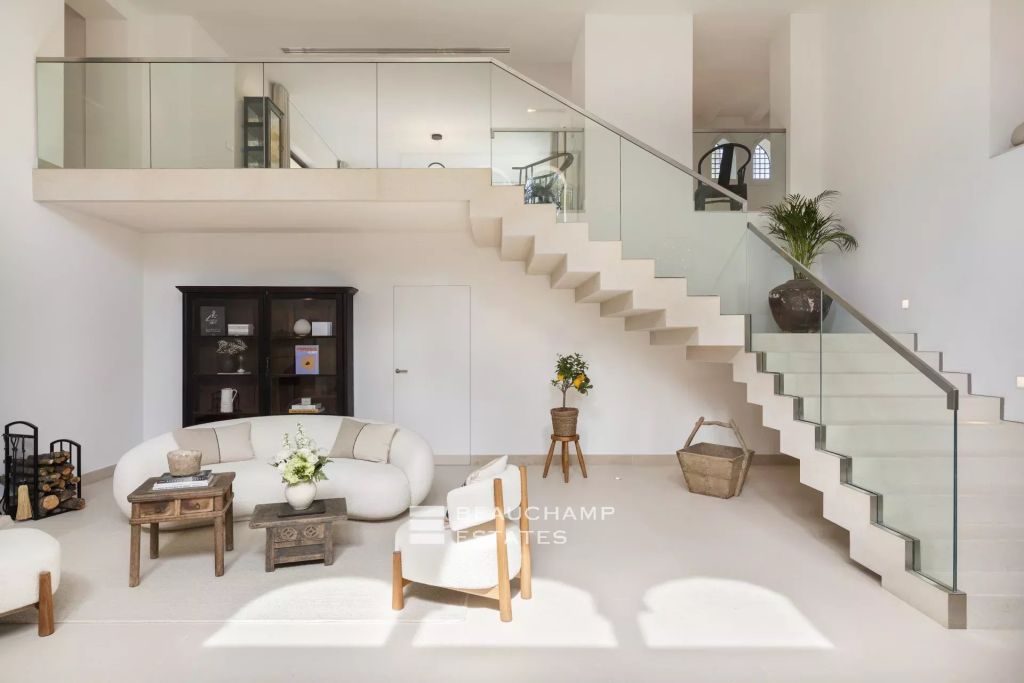 Magnificent renovated property located in Golfe Juan – 6 bedrooms