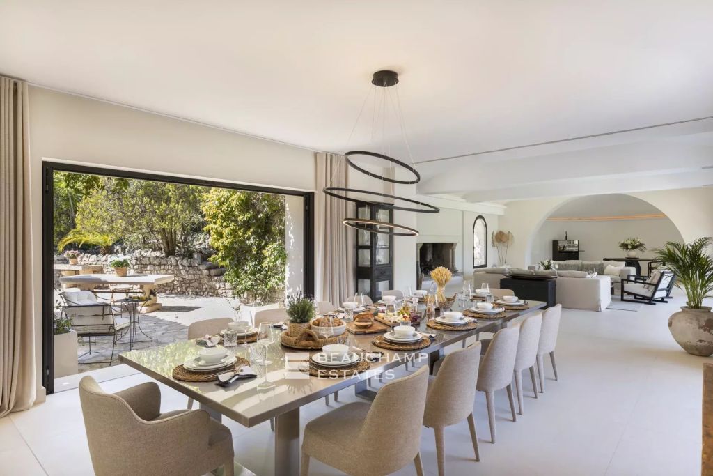 Magnificent renovated property located in Golfe Juan – 6 bedrooms