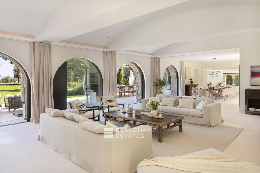 Magnificent renovated property located in Golfe Juan – 6 bedrooms