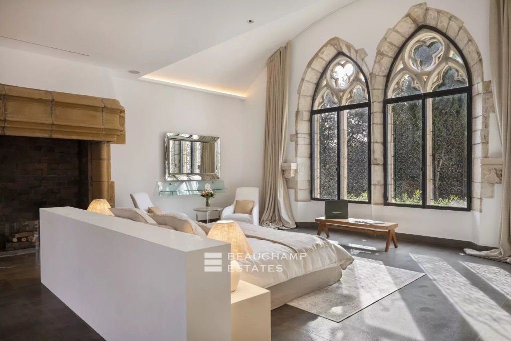 Magnificent renovated property located in Golfe Juan – 6 bedrooms