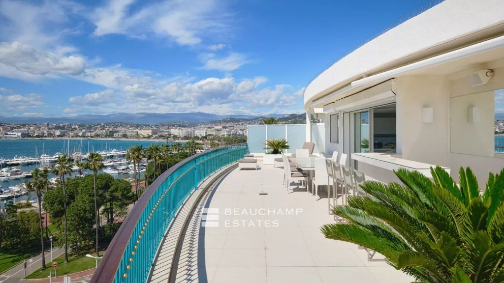Magnificent sea view penthouse – Cannes Croisette