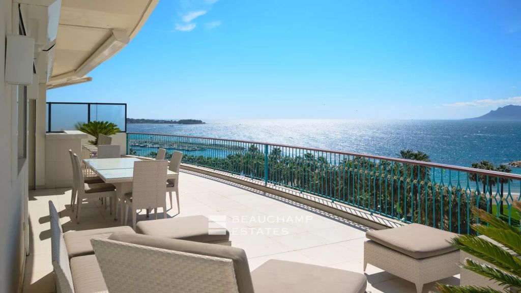 Magnificent sea view penthouse – Cannes Croisette