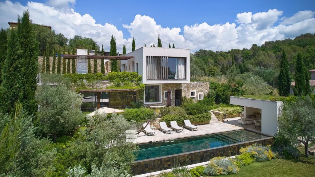 Modern 3-bedroom villa located close to the center of Valbonne