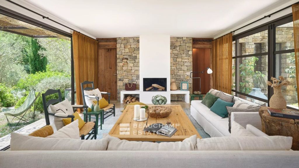 Modern 3-bedroom villa located close to the center of Valbonne