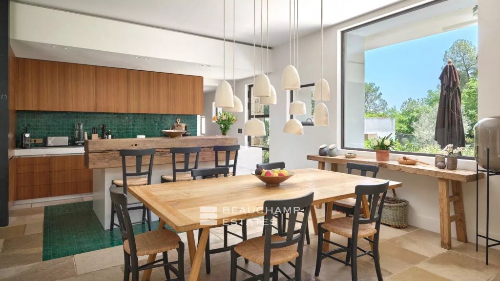 Modern 3-bedroom villa located close to the center of Valbonne