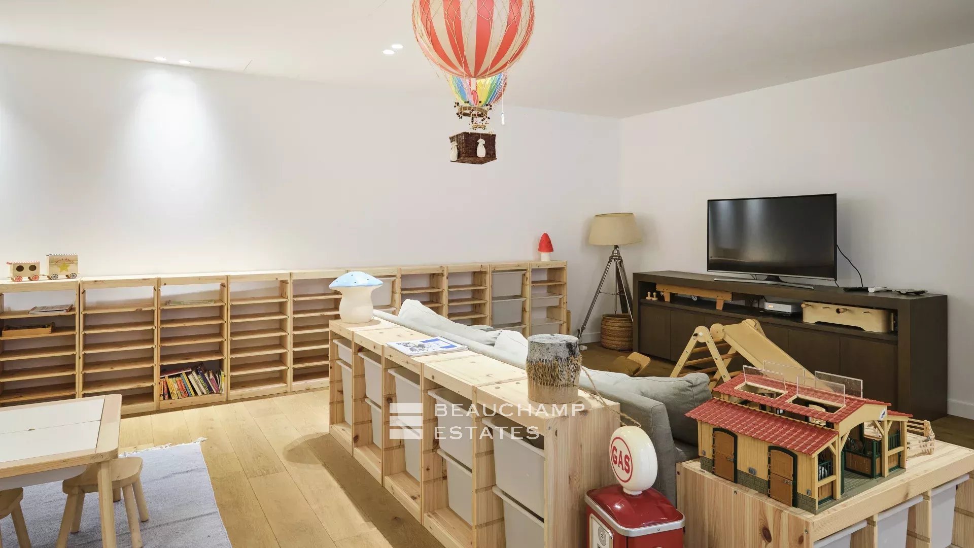 Villa moderne de 3 chambres située proche du centre de Valbonne Modern 3-bedroom villa located near the center of Valbonne