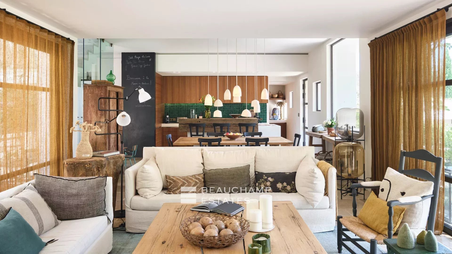 Villa moderne de 3 chambres située proche du centre de Valbonne Modern 3-bedroom villa located near the center of Valbonne