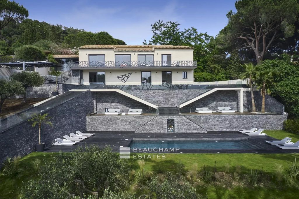 Modern 5-bedroom villa with panoramic sea views in Cannes Croix des Gardes