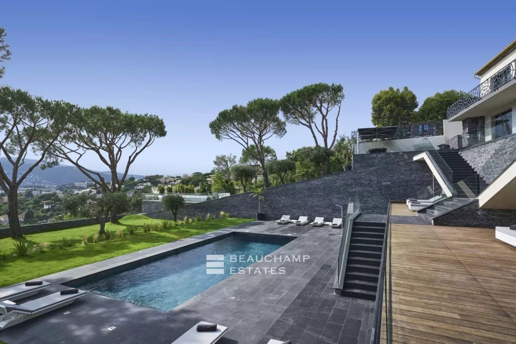 Modern 5-bedroom villa with panoramic sea views in Cannes Croix des Gardes