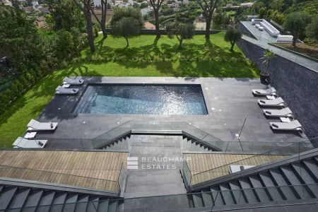Modern 5-bedroom villa with panoramic sea views in Cannes Croix des Gardes