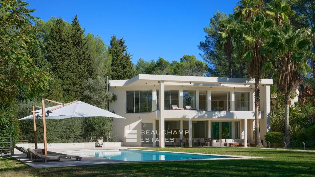 Modern 8-Bedroom Villa Located in the Heart of a Quiet Neighborhood in Mougins