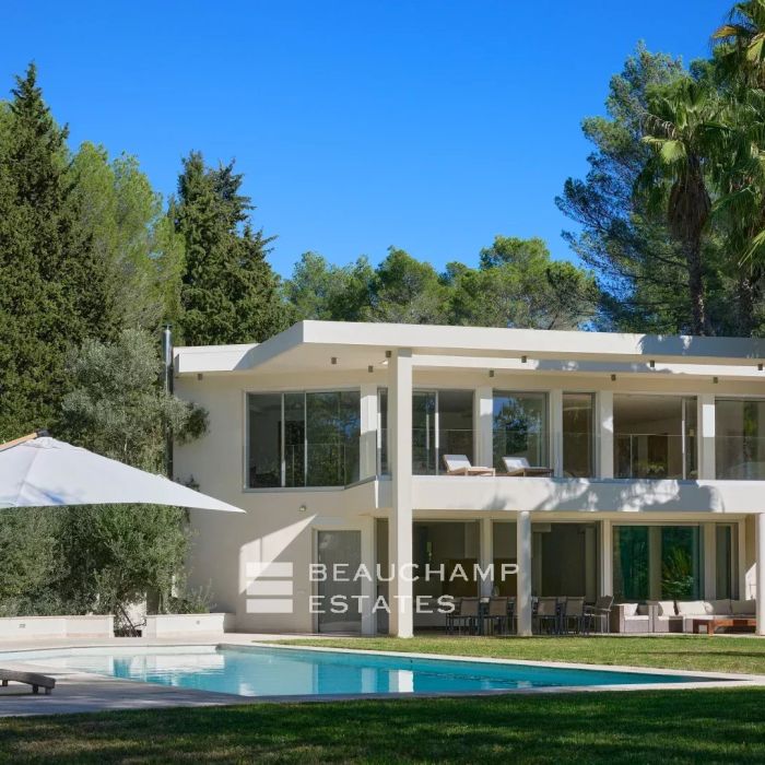 Villa moderne de 8 chambres située au coeur d&rsquo;un quartier calme de Mougins