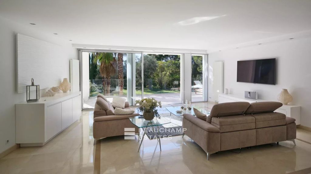 Modern, and peaceful villa with 8 bedrooms in Mougins