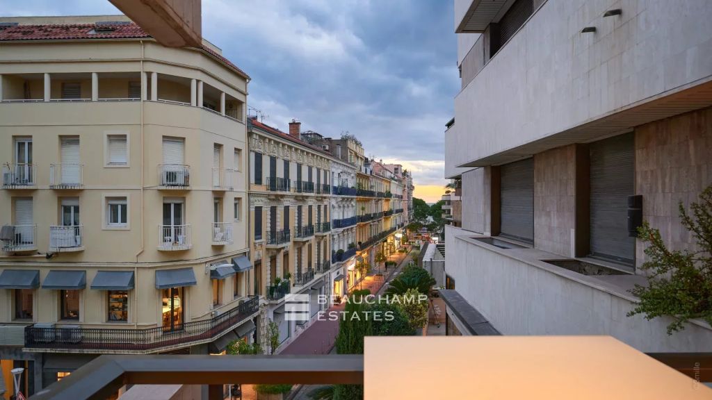 Modern and renovated 3 bedroom apartment – Gray d’Albion Cannes