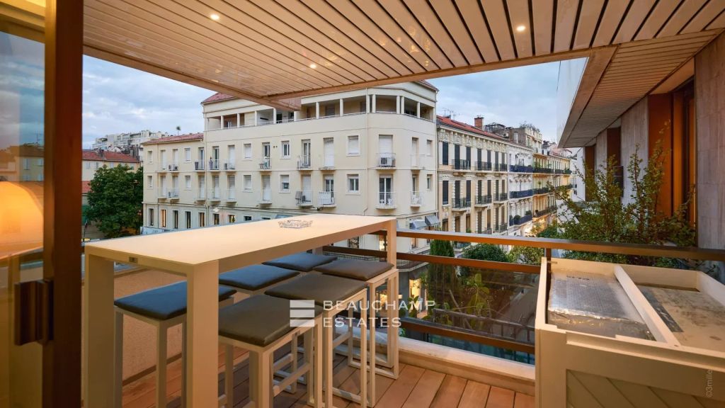 Modern and renovated 3 bedroom apartment – Gray d’Albion Cannes