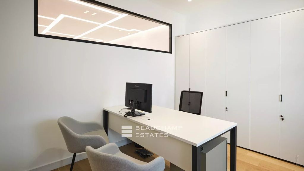 Modern and spacious apartment located in front of the Palais des Festivals