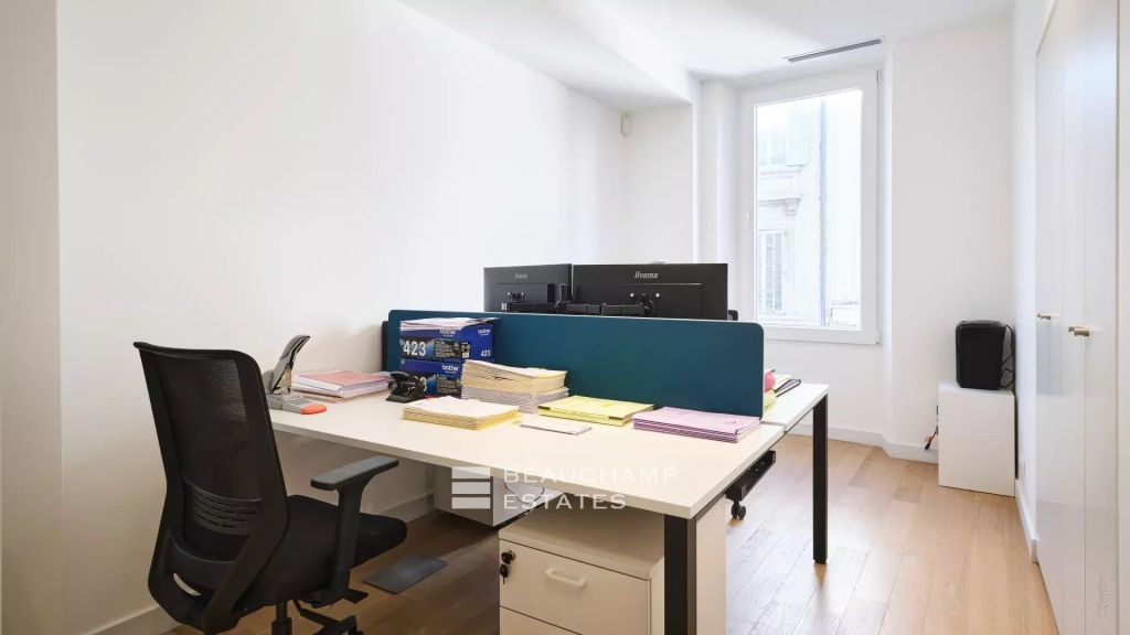 Modern and spacious apartment located in front of the Palais des Festivals