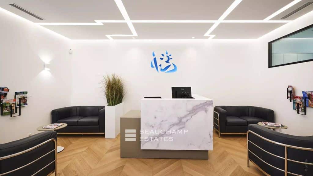 Modern and spacious apartment located in front of the Palais des Festivals