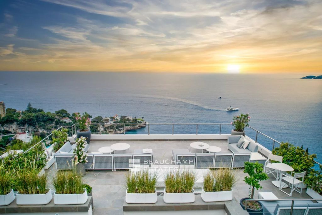 Modern Villa with Panoramic Views – Minutes from Monaco
