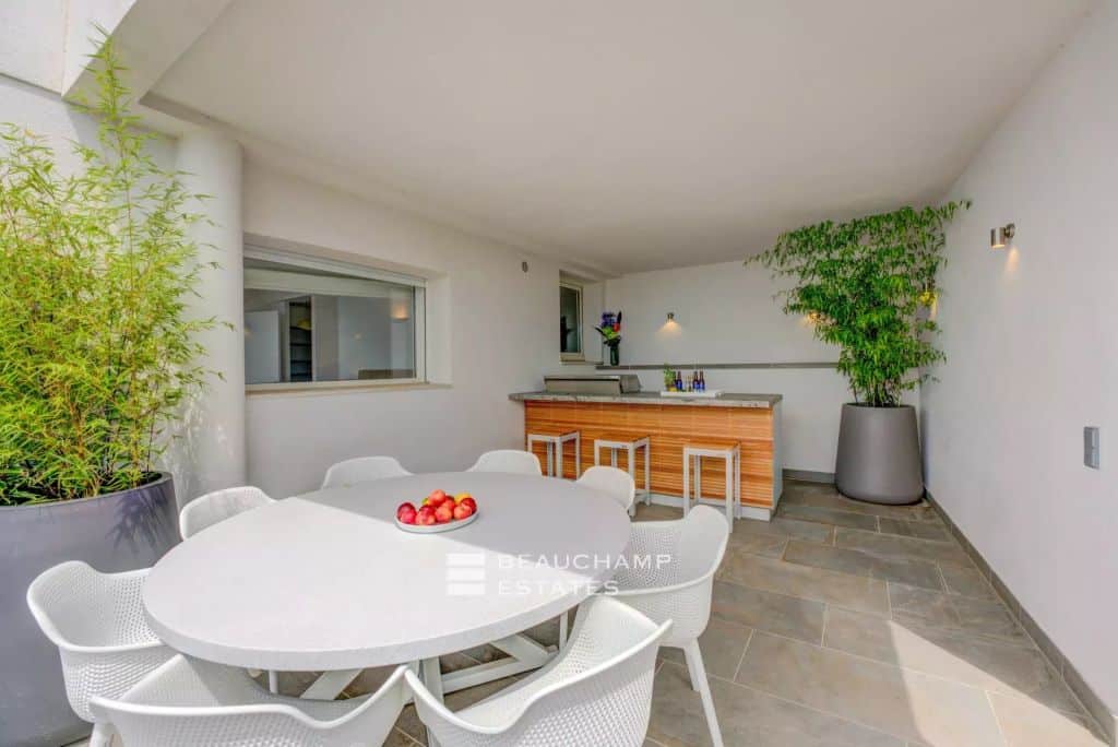 Modern Villa with Panoramic Views – Minutes from Monaco